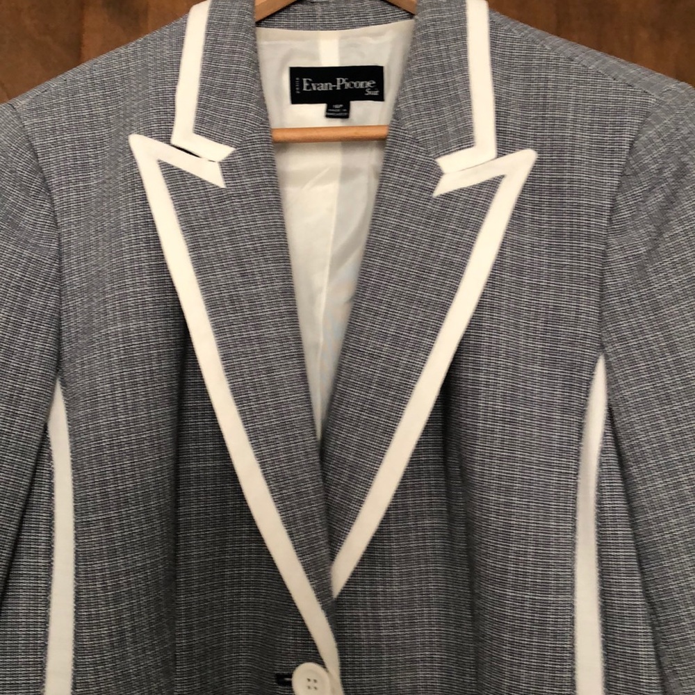 Evan Picone Gray and White Blazer & Skirt Suit Size 16P